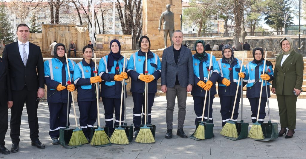 Sivas ta Şehir Temizliği Kadın Ellerinde-sivas gazete habert-radyobora