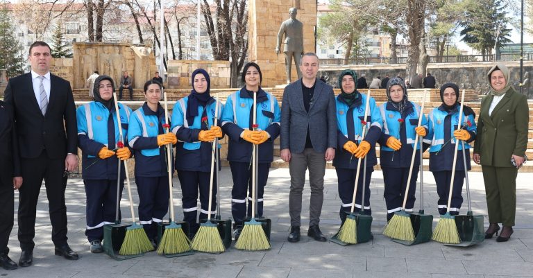 Sivas ta Şehir Temizliği Kadın Ellerinde-sivas gazete habert-radyobora