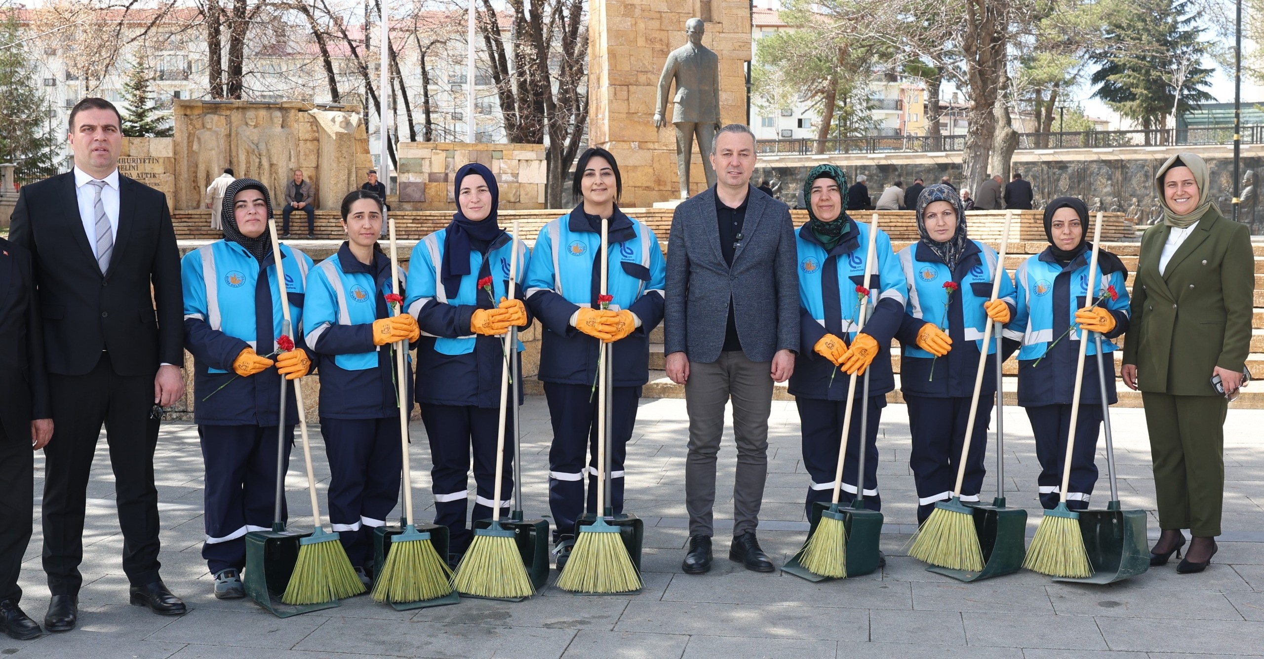 Sivas ta Şehir Temizliği Kadın Ellerinde-sivas gazete habert-radyobora