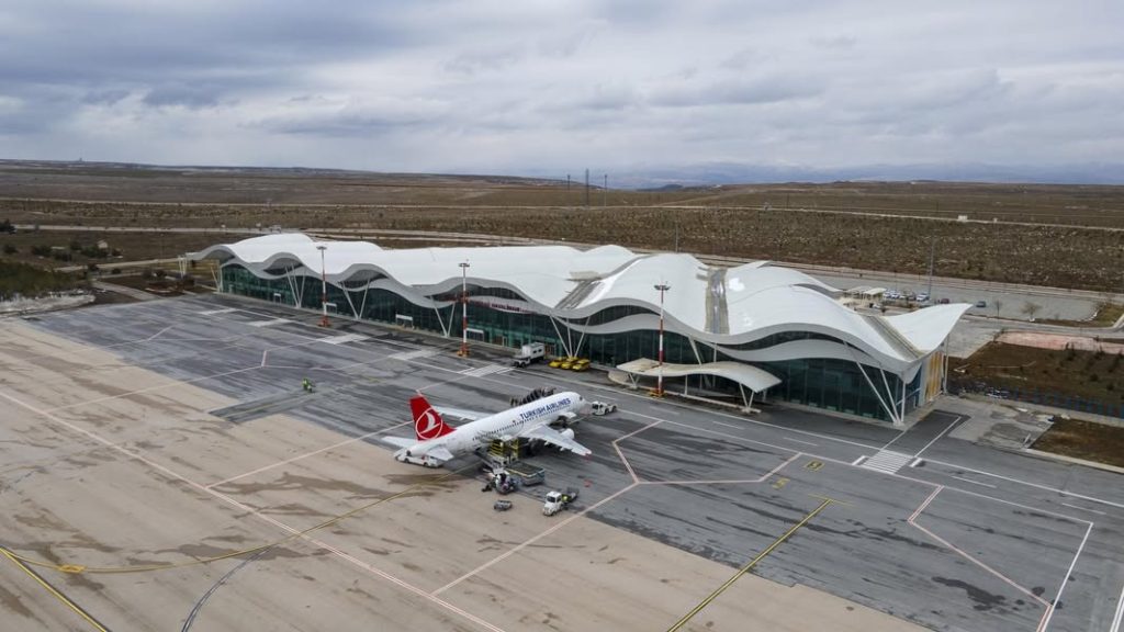 Sivas Nuri Demirağ Havalimanı, Nisan ayında 45.026 yolcuya hizmet verdi.-radyo bora-sivas gazetet haber