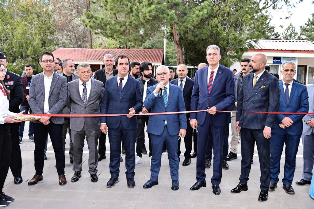 Sivas'ta 4006 TUBİTAK Bilim Fuarı Açıldı -sivas gazete haber-radyo bora