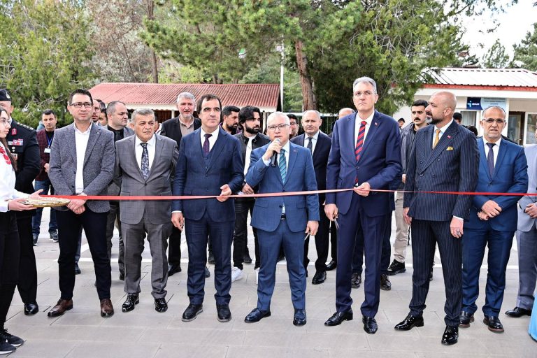 Sivas'ta 4006 TUBİTAK Bilim Fuarı Açıldı -sivas gazete haber-radyo bora