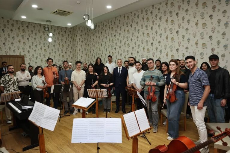 Sivas'ta Kent Orkestrası çalışmalarına devam ediyor.-sivas gazete haber-radyo bora