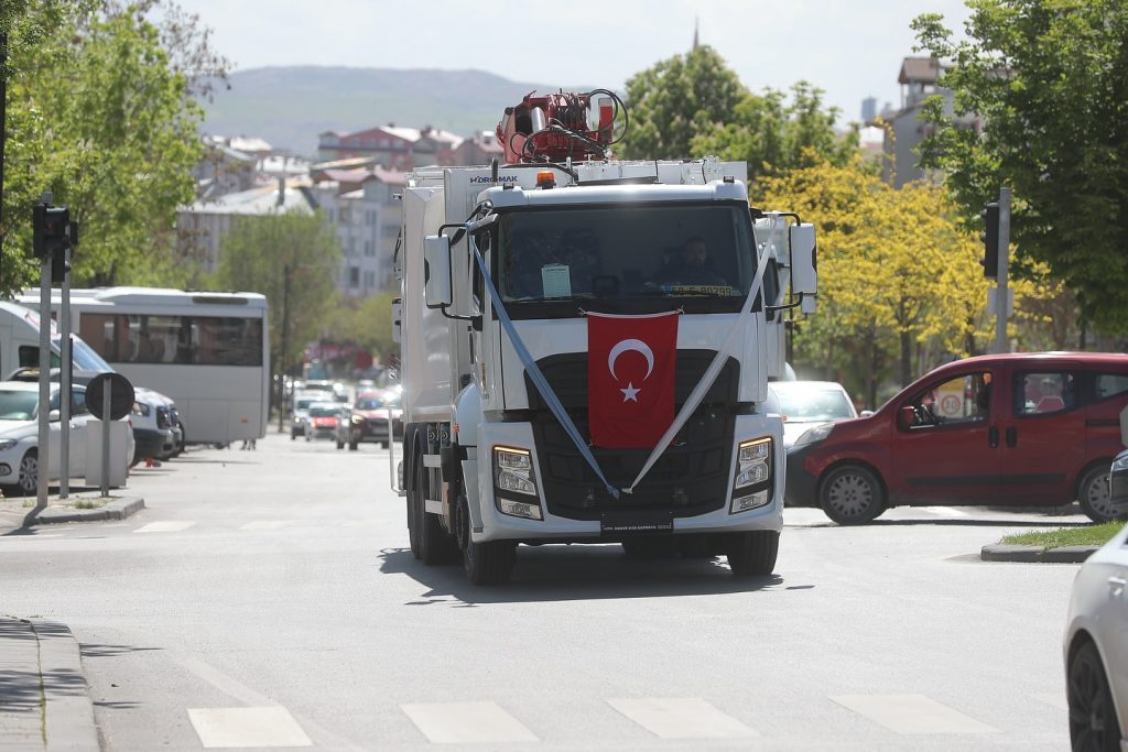 Yeni Araç Filomuzla Şehrimize Güç Katıyoruz-sivasgazetehaber-radyobora