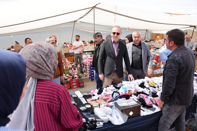 Bayramın bereketi tezgâhlara yansıdı.-sivas gazete haber-radyo bora