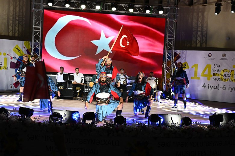Azerbaycan Şeki’de Sivas Gençlik Merkezi Rüzgarı Esti -sivas gazetet haber- radyo bora