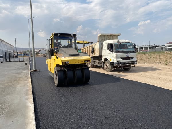 Sivas Sultanşehir Sanayi Sitesi’nde Asfalt Mesaisi. -SİVAS GAZETE HABER -RADYO BORA
