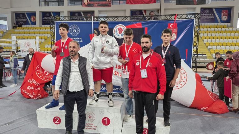 Sivaslı Sporcumuzdan Türkiye Şampiyonluğu! Avrupa Boks Şampiyonası Kampına Katılmaya Hak Kazandı -sivas gazetet haber -radyo bora