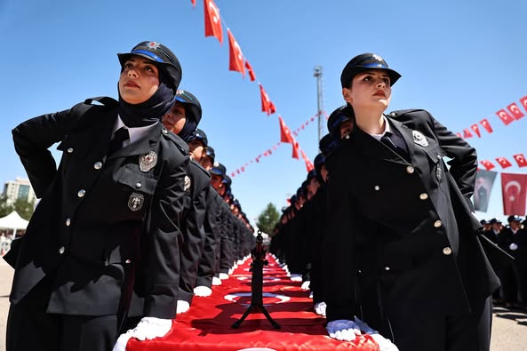 Sivas'ta Polis Adaylarının Mezuniyet Sevinci -sivas gazete haber-radyo bora