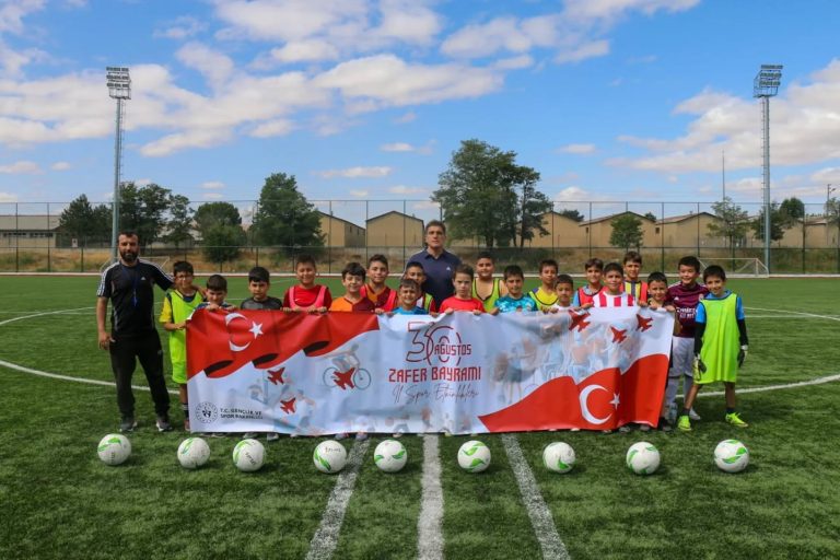 30 Ağustos Zafer Bayramı Futbol Müsabakaları -sivas gazete haber-radyo bora