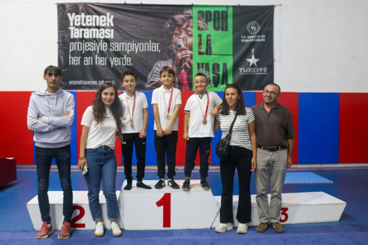 30 Ağustos Zafer Bayramı etkinlikleri kapsamında düzenlenen Wushu müsabakaları, coşku ve heyecan içinde tamamlandı. -sivasgazetehaber-radyobora