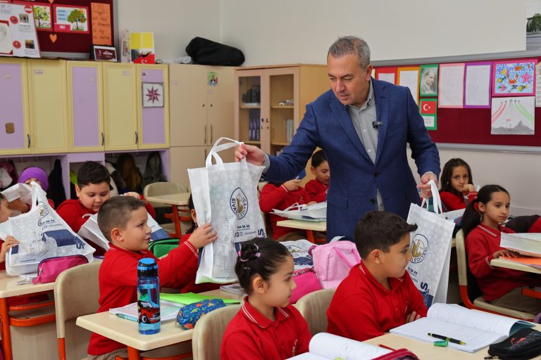 DAR GELİRLİ AİLELERİN ÖĞRENCİLERİNE NAKİT KIRTASİYE DESTEĞİ  sivas gazetet haber -radyo bora