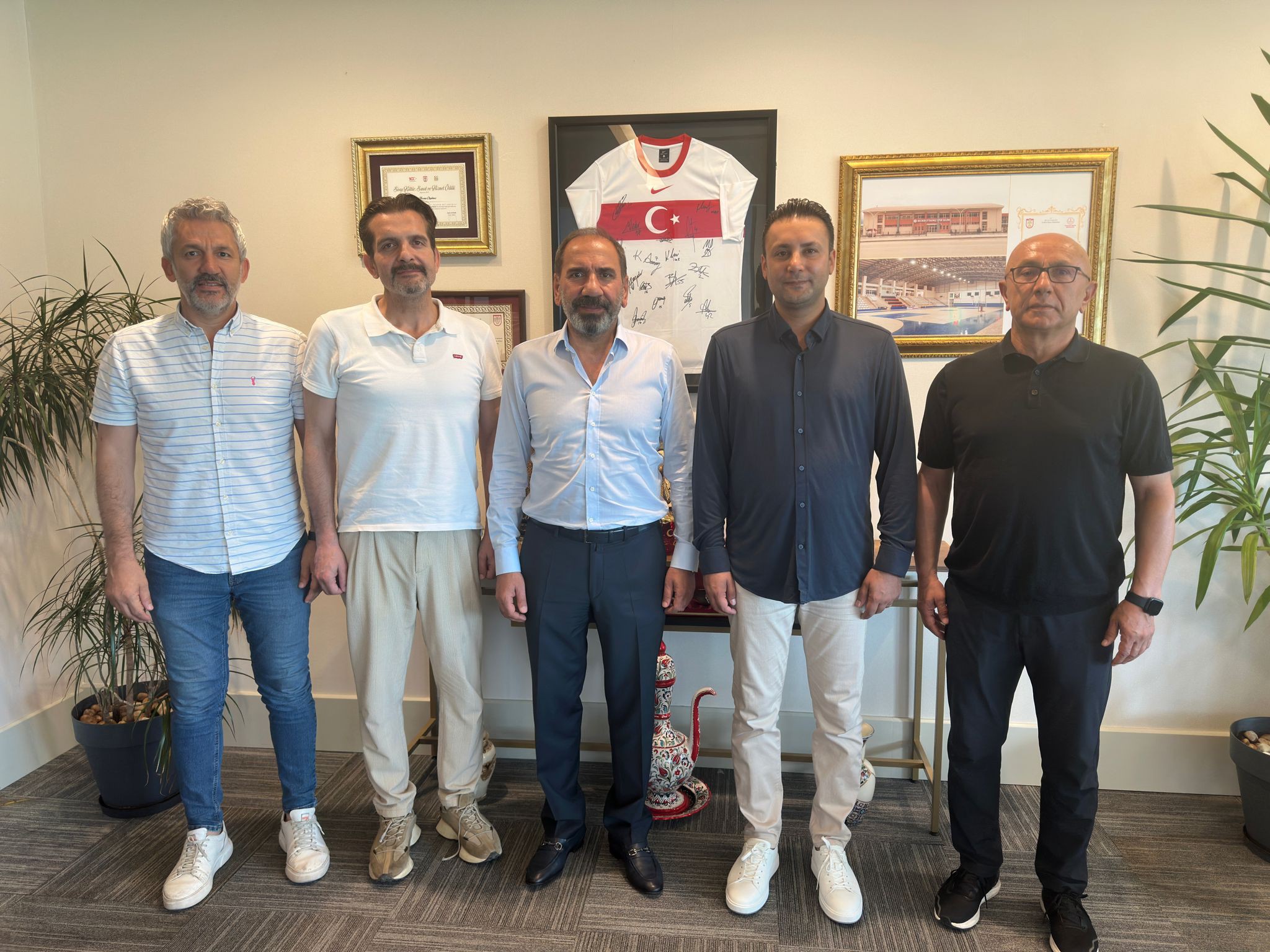 Sivas Belediye Spor Başkanı Yönetim Kurulu Mecnun Odyakmaz ı Ziyaret Etti-SİVAS GAZETE HABER -RADYO BORA