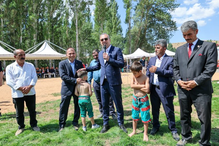 Sivas Hıdırnalı Köyü’nde 2. Geleneksel Arif Kama Karakucak Güreşleri Düzenlendi -sivasgazetehaber -radyobora
