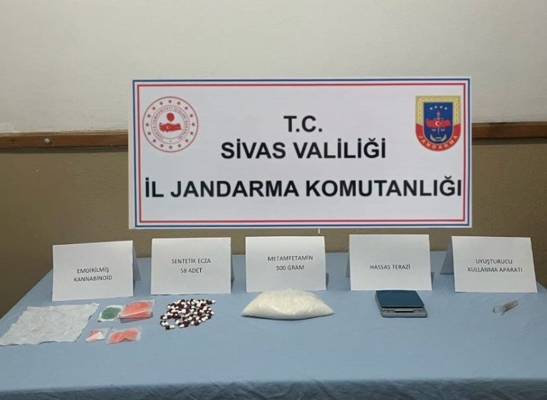 Sivas İl Jandarma Komutanlığımız tarafından, ‘‘Uyuşturucu veya Uyarıcı Madde İmal ve Ticaretinin ’’ önlenmesine yönelik yapılan istihbari çalışmalar neticesinde-SİVAS GAZETE HABER RADYO BORA