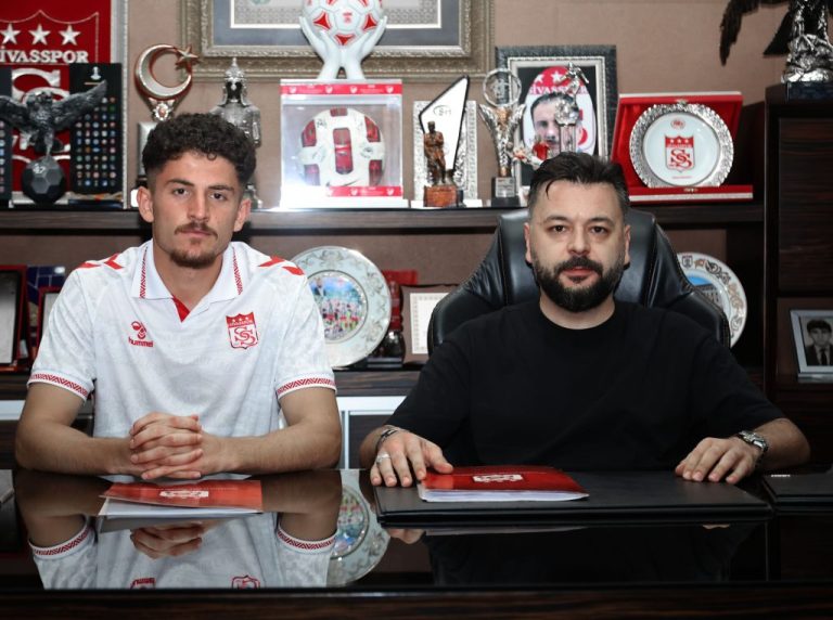 Sivasspor Alt yapıdan Yetişen Emirhan Başyiğit’in Sözleşmesi 2028 Yılına Kadar Uzatıldı -sivas gazete haber -radyo bora
