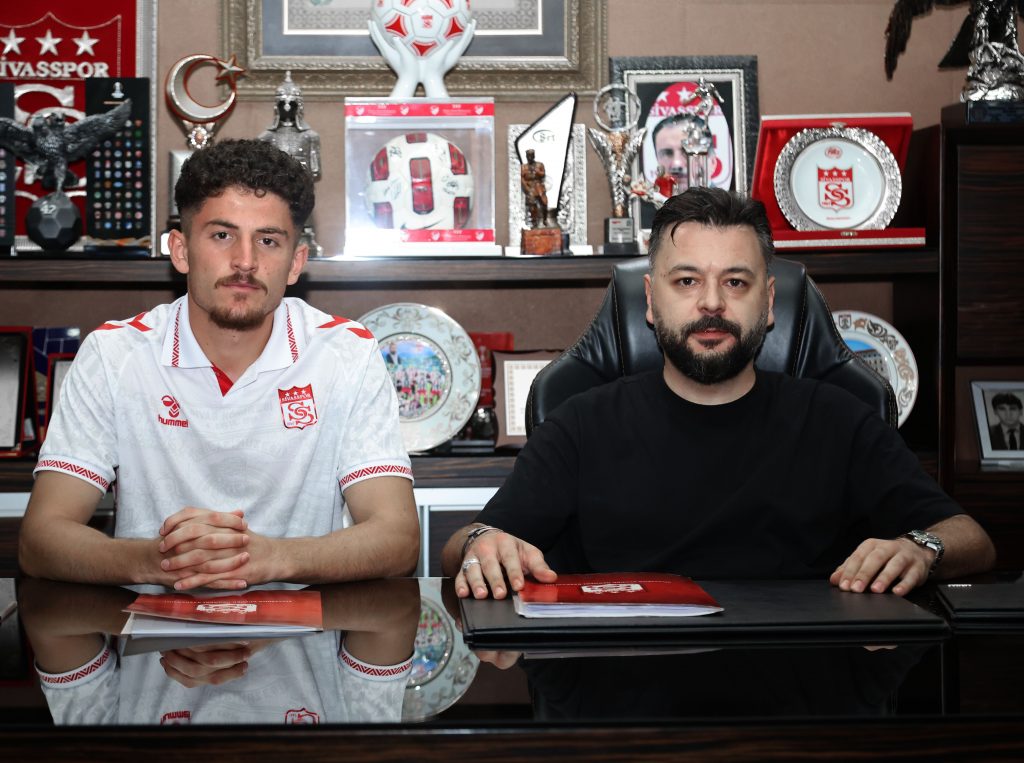 Sivasspor Alt yapıdan Yetişen Emirhan Başyiğit’in Sözleşmesi 2028 Yılına Kadar Uzatıldı -sivas gazete haber -radyo bora