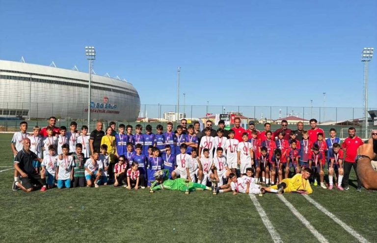 Sivas'ta 21-23 Ağustos Tarihleri Arasında Gerçekleştirilen U12 CUP’ Turnuvasında -sivas gazete haber -radyobora