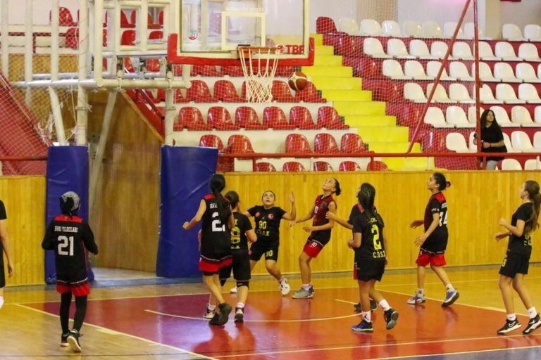Sivas'ta 30 Ağustos Zafer Bayramı Basketbol Müsabakaları -sivasgazetehaber-radyobora
