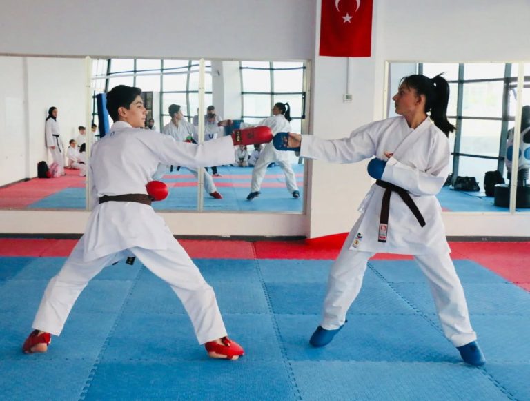Sivas!ta  30 Ağustos Zafer Bayramı Karate Müsabakaları -sivasgazetehaber-radyobora