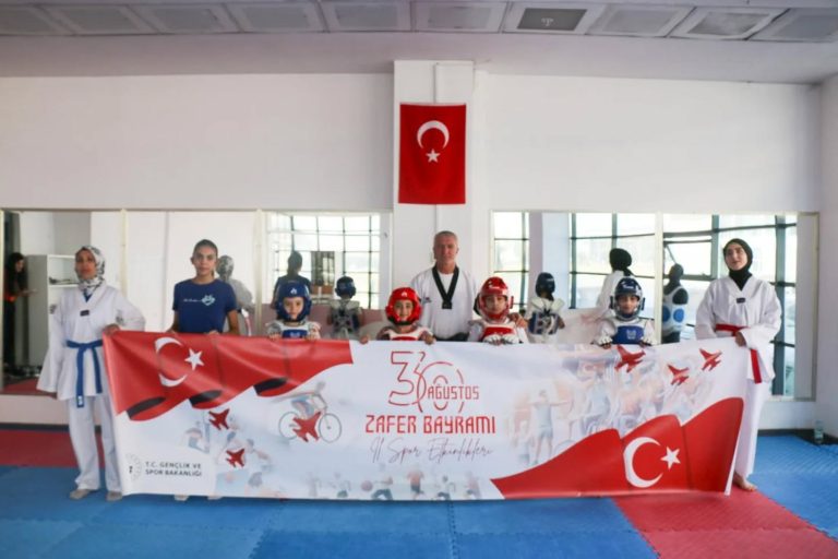 Sivas'ta 30 Ağustos Zafer Bayramı Taekwondo Müsabakaları -sivasgazetehaber-radyobora