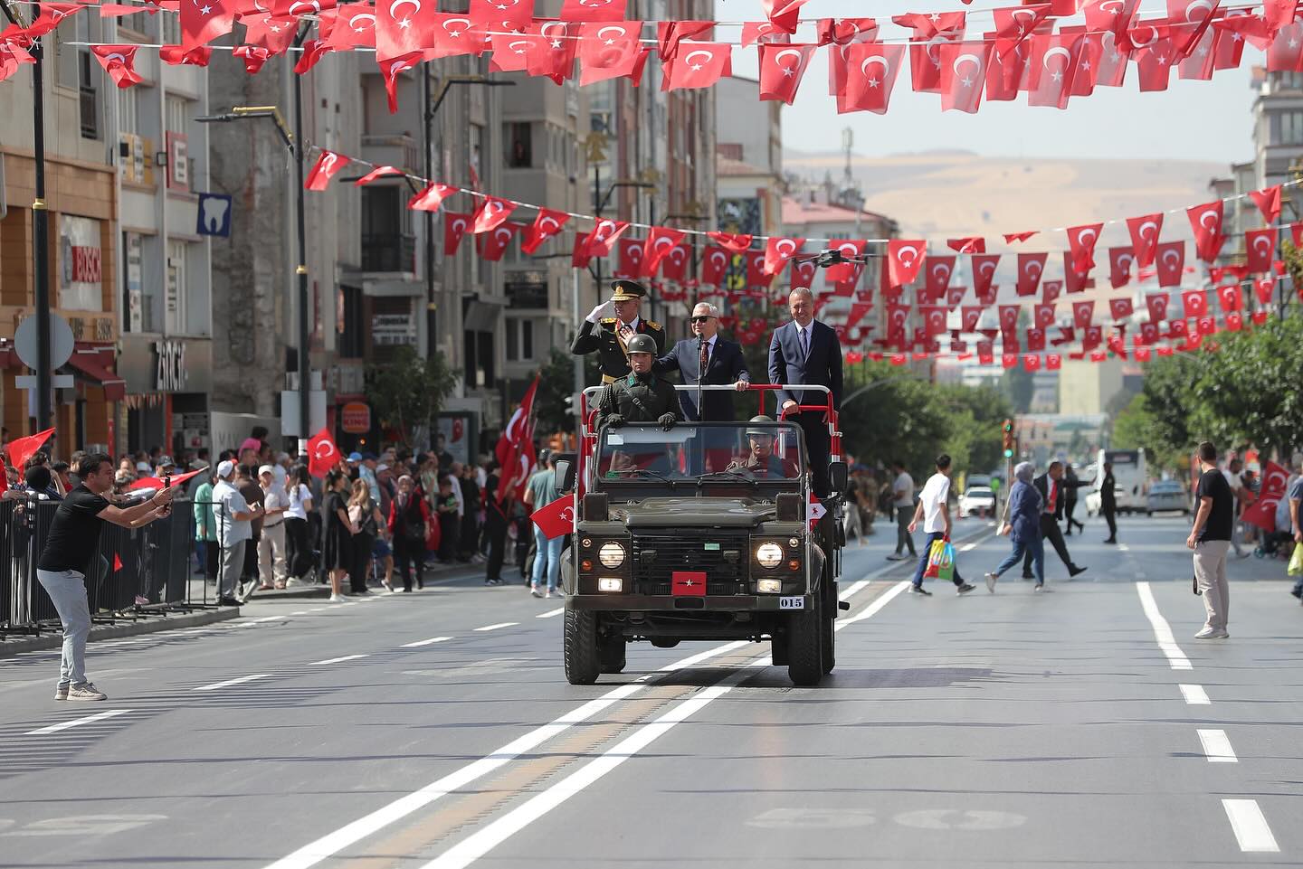 Sivas'ta Münasebetiyle Kent Meydanı’nda Kutlama Programı Düzenlendi. -SİVAS GAZETE HABER -RADYO BORA