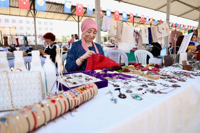 Sivas'ta Üretici Kadınlar ve İkinci El Eşya Pazarı halkın hizmetine sunuldu.-sivas gazete haber-radyobora