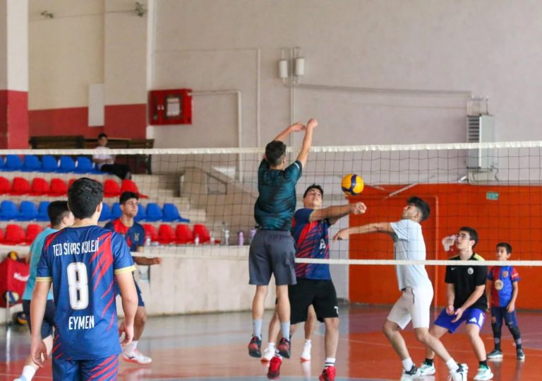 Sivas'ta Voleybol Müsabakaları Büyük Heyacanla Gerçekleşti -sivas gazete haber -radyobora