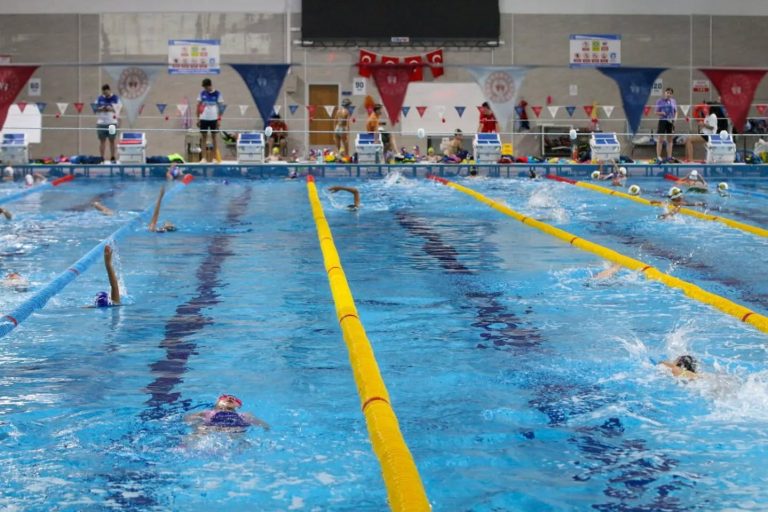 Sivas'ta Yüzme müsabakaları 4 Eylül Spor Vadisi Olimpik Yüzme Havuzu’nda Büyük Bir Coşkuyla Gerçekleşti. -sivas gazete haber -radyobora