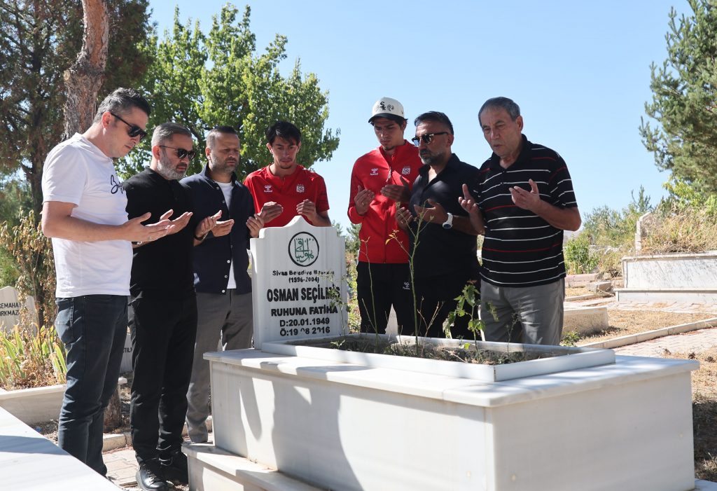 17 Eylül 1967’deki Kayserispor – Sivasspor  Taraftarlarımız Mezar Başında Anıldı sivasgazetehaber radyobora