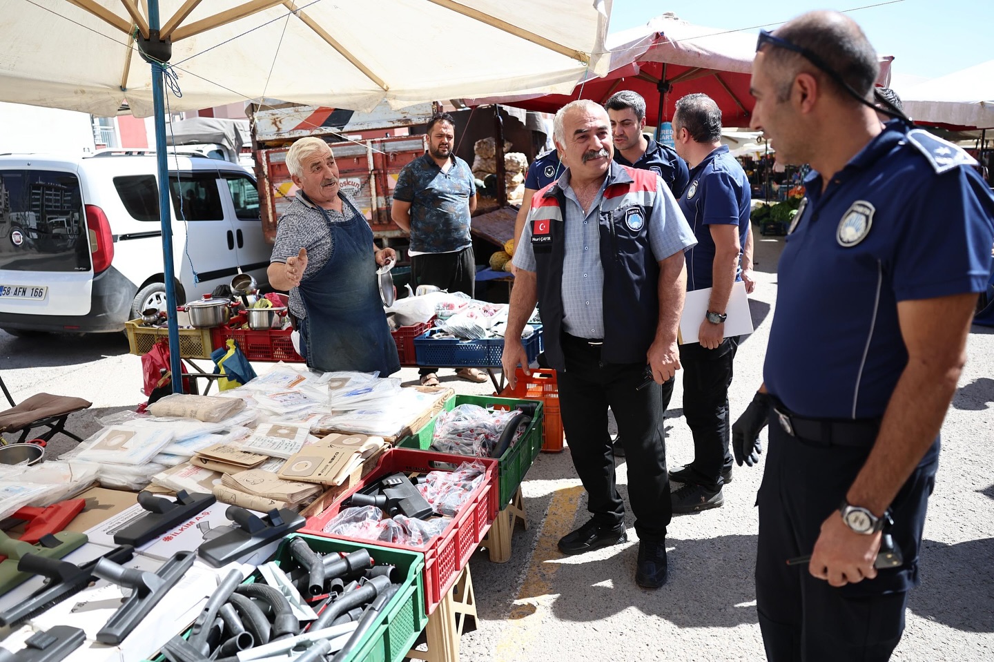 Sivas Belediyesi Zabıta Müdürlüğü Ekipleri Pazar Yerlerinde Kontrolu Elden Bırakmıyor