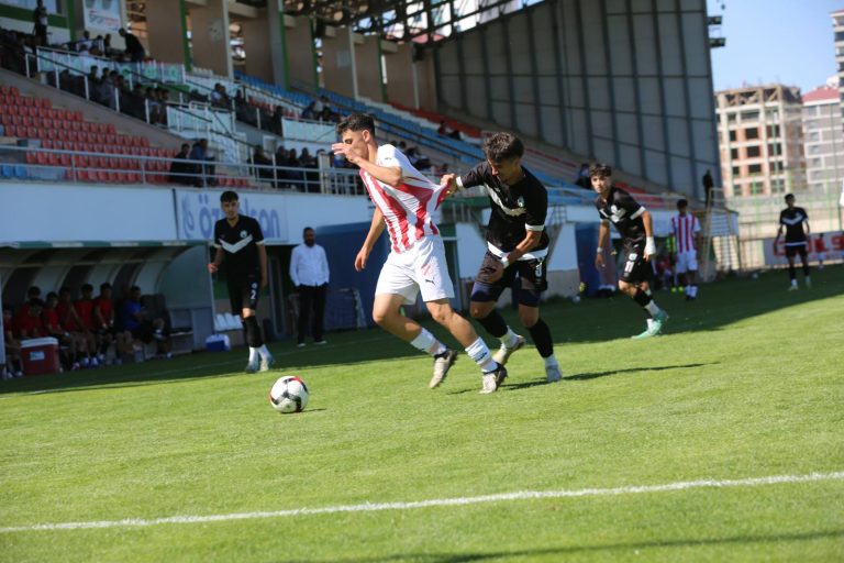 Sivas Gücü Belediyespor Sebat Gençlikspor'u Evine Puansız gönderdi...sivasgazetehaber radyobora