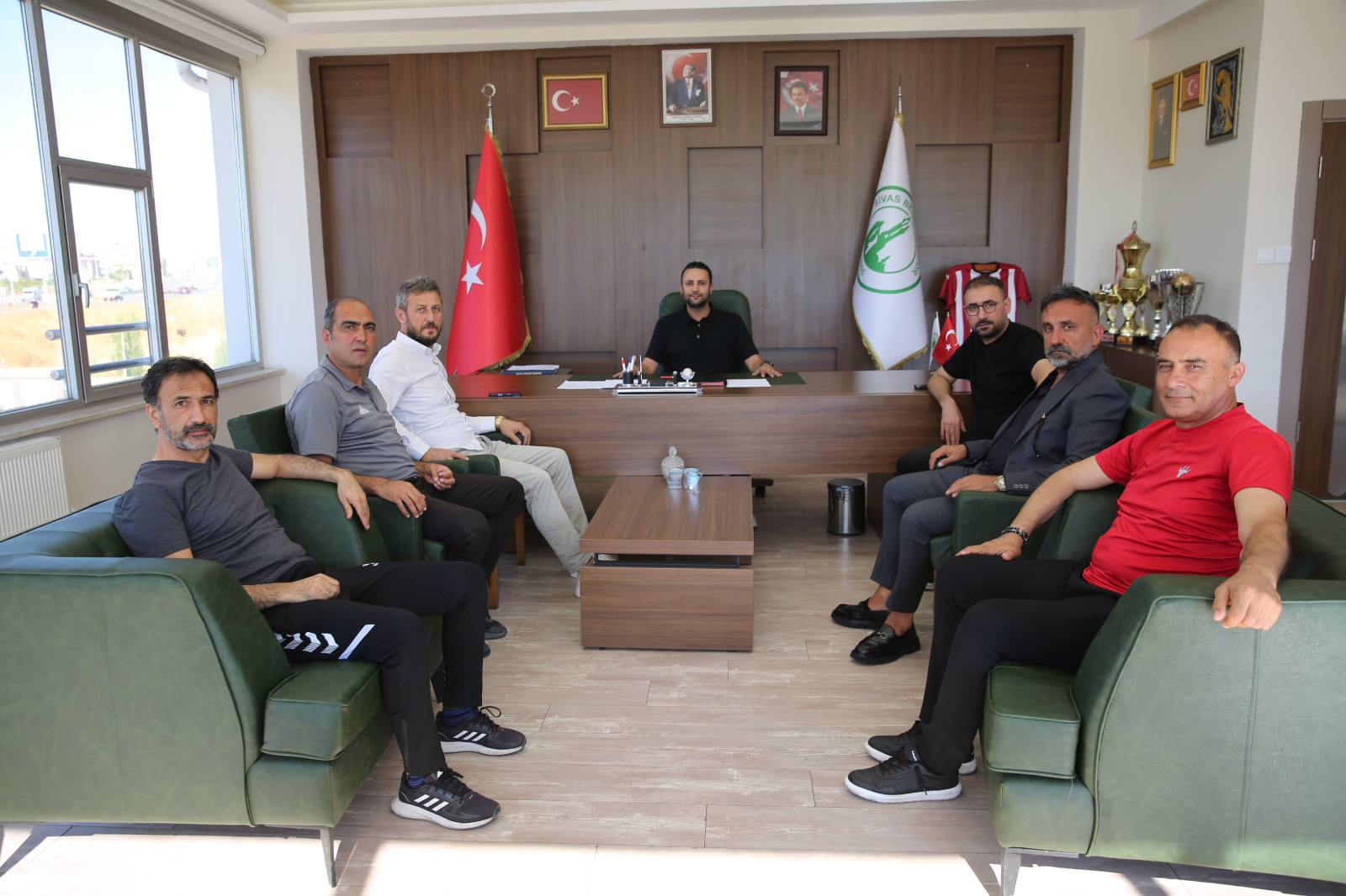 Sivasspor Futbol  Akademi Yöneticilerinden Sivas Belediyespor’a Ziyaret -sivasgazetehaber-radyobora
