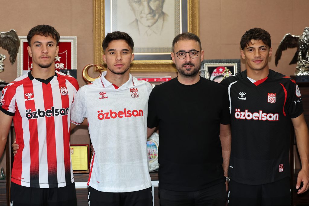 Sivasspor'da 3 Genç Oyuncumuz Profesyonel Sözleşme İmzaladı sivasgazetehaber-radyobora
