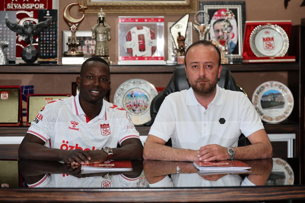 Sivasspor'da Aly Malle İçin İmza Töreni Düzenlendi sivasgazetehaber-radyobora