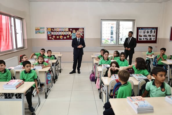 Sivas'ta 2025-2026 eğitim öğretim yılında ilk ders zili çaldı-sivasgazetehaber-radyobora