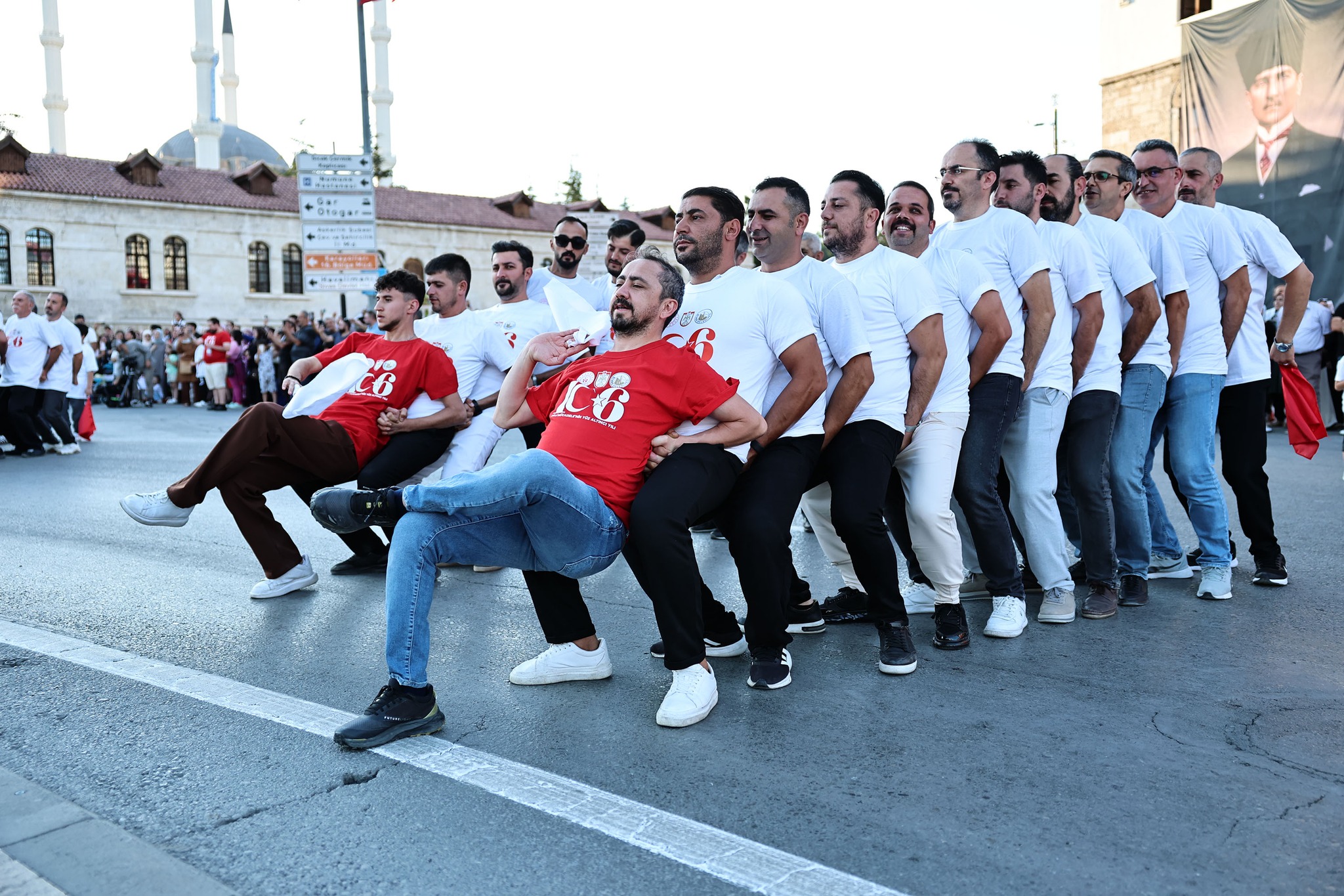 Sivas'ta 4 Eylül Etkinliklerinde 1058 Kişilik Sivas Halayı! Çekildi -sivasgazetehaber-radyobora