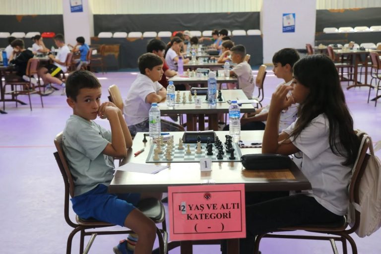 Sivas'ta 4 Eylül Kongresi’nin 106. Yılı Etkinlikleri Kapsamında Satranç Turnuvası -sivasgazetehaber-radyobora