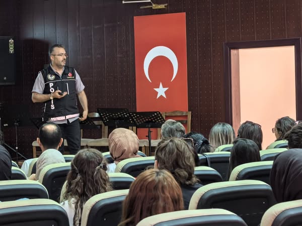 Sivas'ta Bağımlılıkla Mücadele Eğitimi Yapıldı sivasgazetehaber radyobora