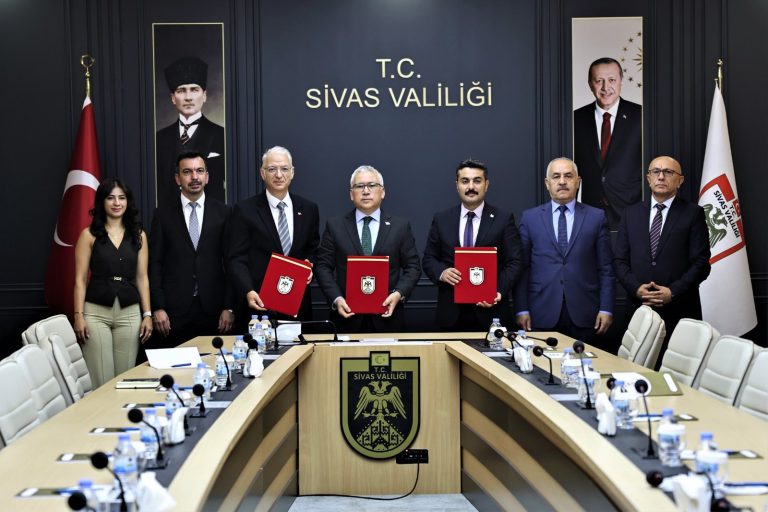 Sivas'ta İl Millî Eğitim Müdürlüğü ile ASELSAN Sivas Hassas Optik AŞ Arasında Mesleki Eğitim İş Birliği Protokolü İmzalandı. SİVASGAZETEHABER RADYOBORA