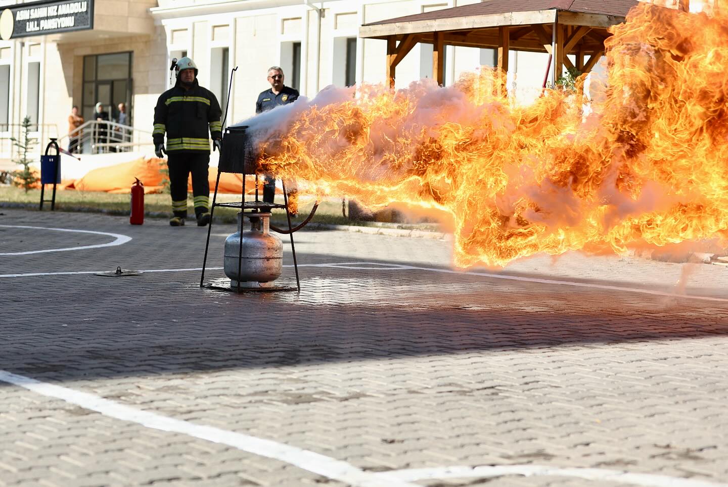Sivas'ta İtfaiye Ekiplerinden Nefes Kesen Tatbikat sivasgazetehaber radyobora