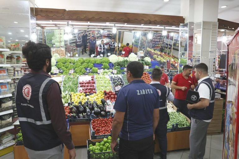 Sivas'ta Marketlerde Fiyat Ve Etiket Eenetimi Yapıldı -SİVASGAZETEHABER-RADYOBORA