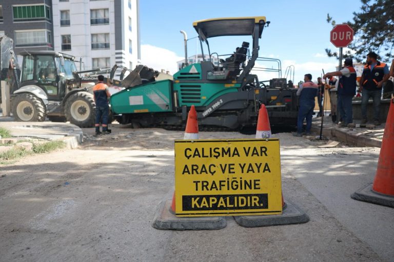 Altyapısı tamamen yenilenen Kardeşler Mahallesi Birlik Caddesi artık asfaltla buluşuyor. sivasgazetehaber radyobora
