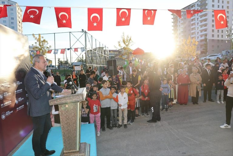 Dünya Şampiyonuna Vefa Abdullah Kayapınar Parkı Açıldı sivasgazetehaber radyobora