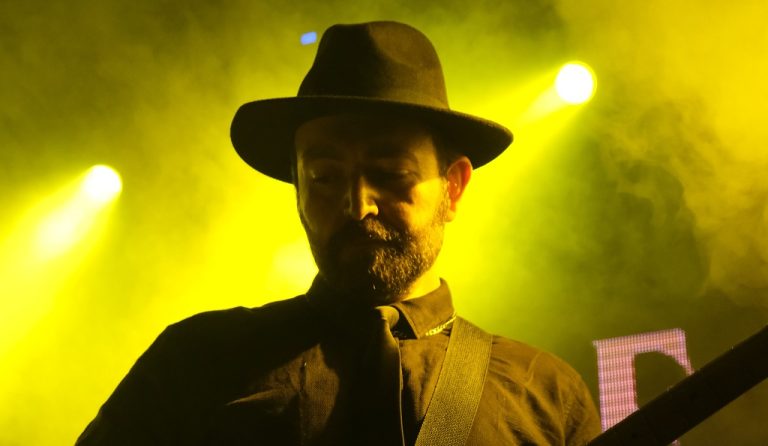 Emre Akbay'ın 11 şarkılık albümü Dargın  2 radyobora