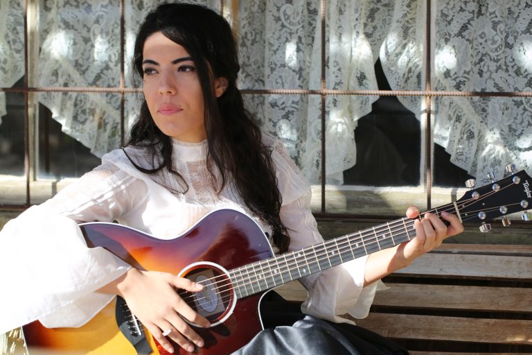 Neslihan'dan 20.Yıl Albumu Çıkış Calismasi Ne Zaman Kavuşuruz İlk Teklisini Yayınladı  radyobora