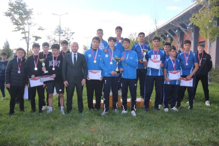 Okul Sporları Oryantring İl Birinciliği Müsabakaları, Hamidiye Millet Bahçesi’nin doğa ile iç içe atmosferinde başladı. sivasgazetehaber radyobora