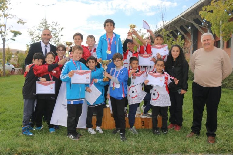 Okul Sporları Oryantring İl Birinciliği Müsabakaları heyecan dolu mücadelelerin ardından sona erdi. sivasgazetehaber radyobora