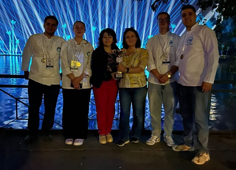 Sivas Cumhuriyet Üniversitesi Genç Şefler Takımı Adana Lezzet Festivali’nden Altın Madalya ile Döndü 2 sivasgazetehaber radyobora