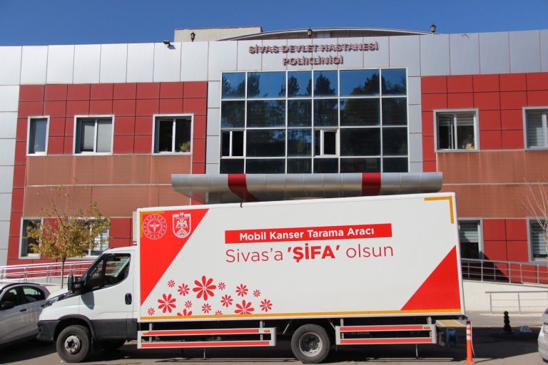 Sivas Devlet Hastanesinde Meme Kanseri Farkındalık Ayı kapsamında poliklinik önüne Mobil Kanser Tarama Aracı kuruldu sivasgazetehaber radyobora